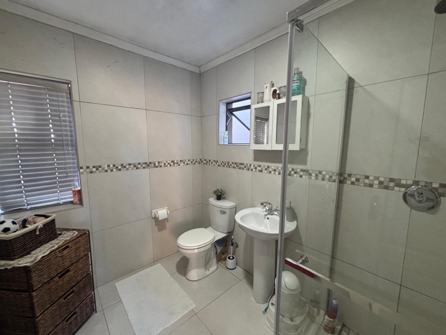 3 Bedroom Property for Sale in Eikenbosch Western Cape